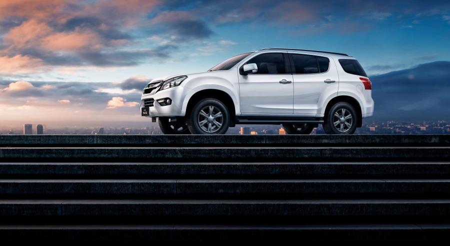  Isuzu MU-X 2015 года  (CN) (фото 2 из 8)